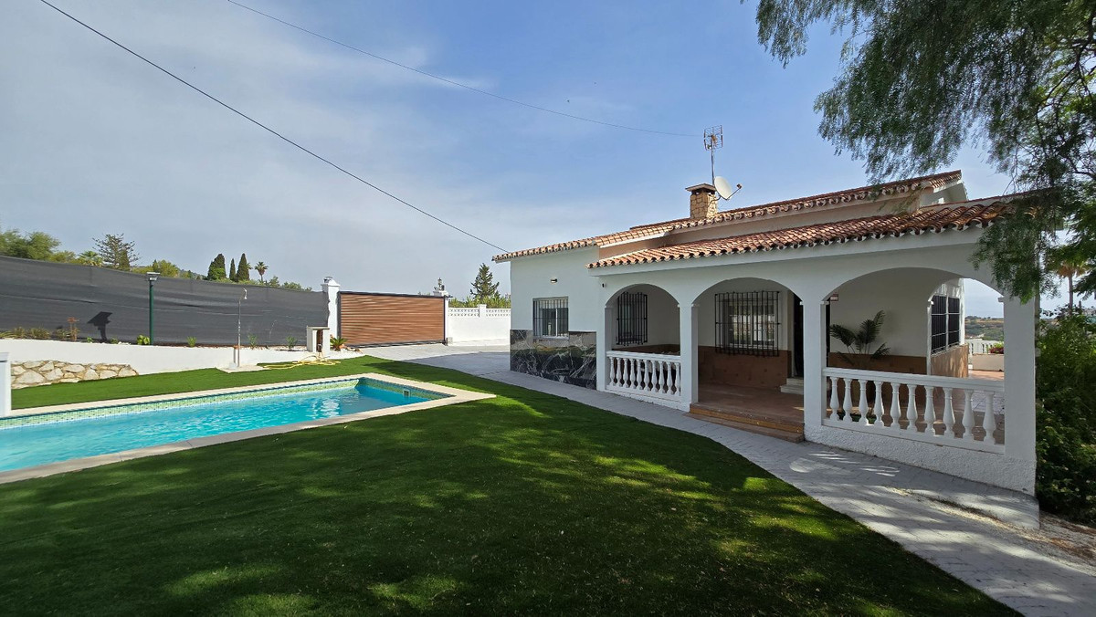 5 Bed Townhouse for sale in Torremolinos Costa Del Sol, Málaga, Spain