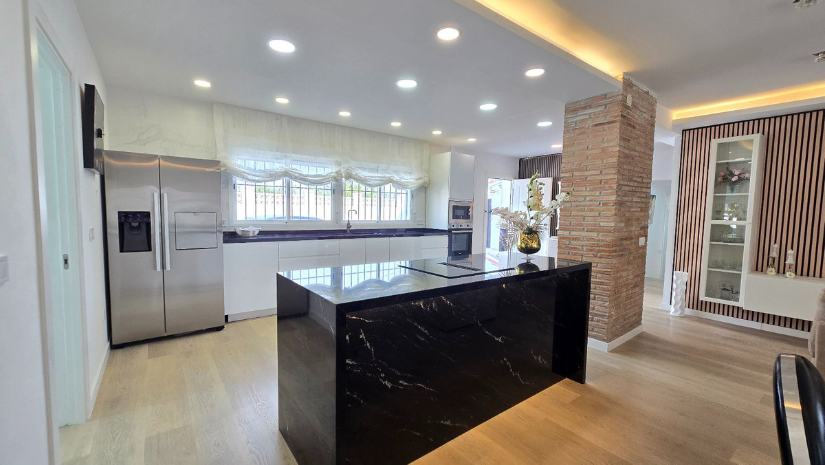 5 Bed Townhouse for sale in Torremolinos Costa Del Sol, Málaga, Spain