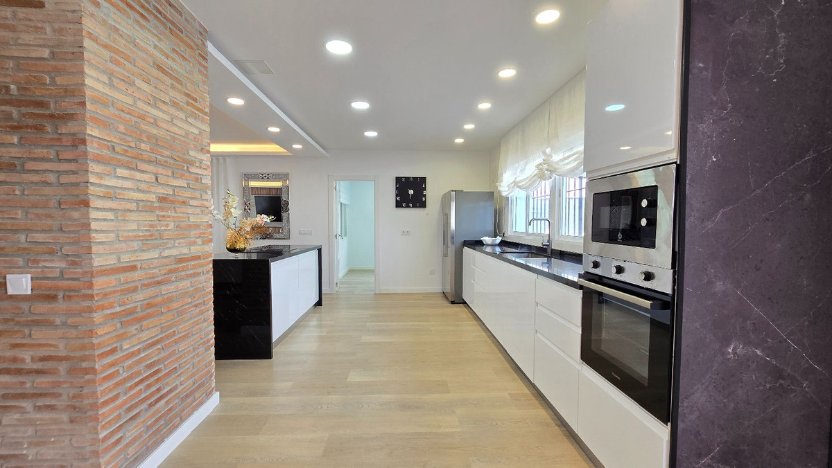 5 Bed Townhouse for sale in Torremolinos Costa Del Sol, Málaga, Spain