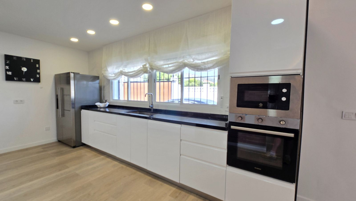 5 Bed Townhouse for sale in Torremolinos Costa Del Sol, Málaga, Spain