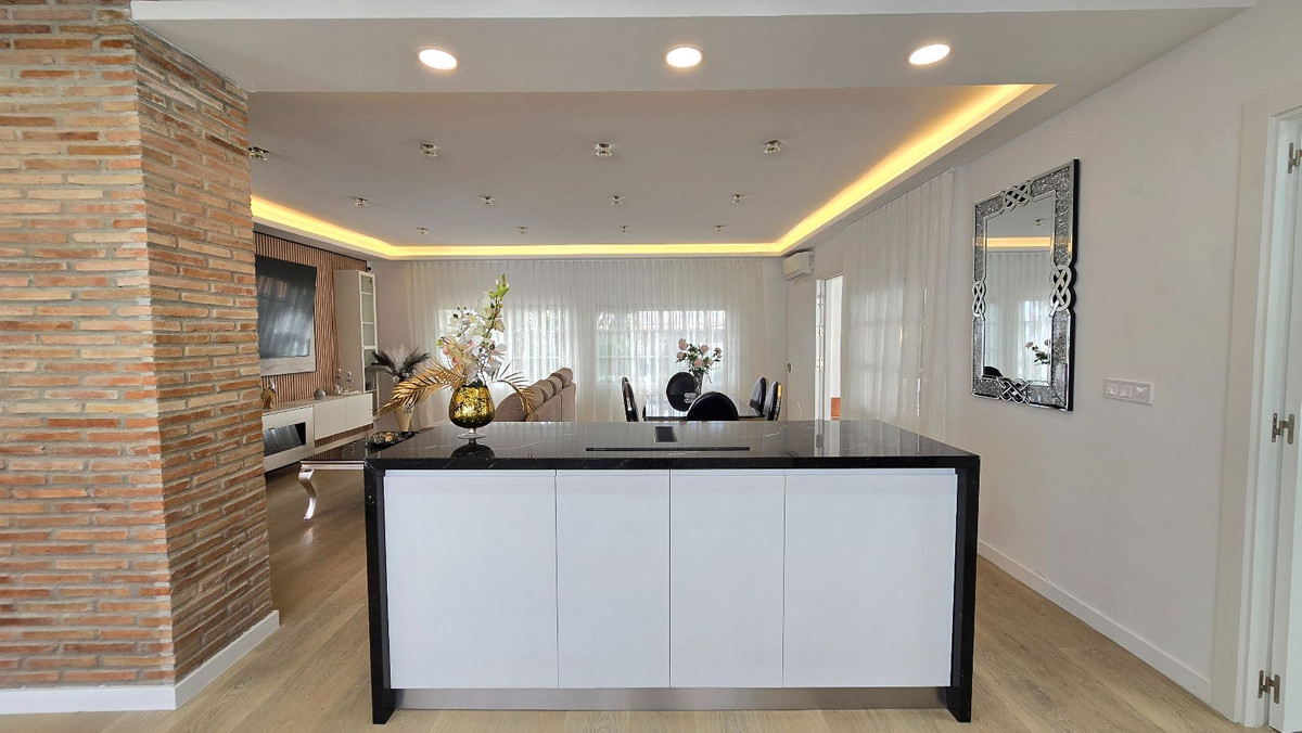 5 Bed Townhouse for sale in Torremolinos Costa Del Sol, Málaga, Spain