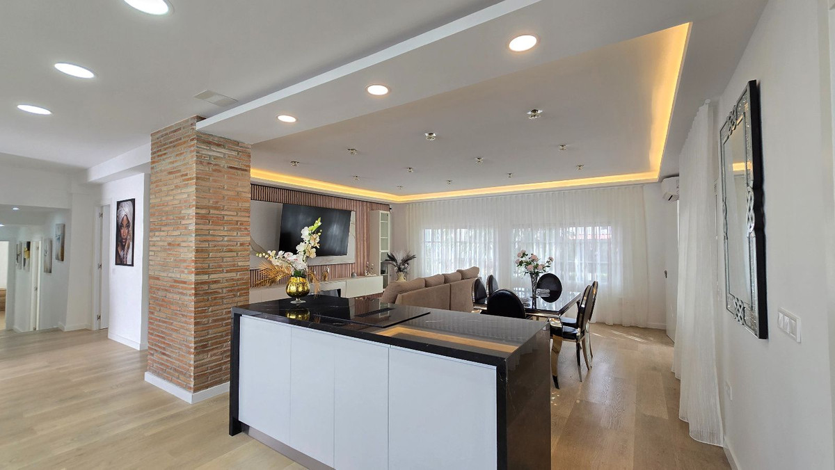 5 Bed Townhouse for sale in Torremolinos Costa Del Sol, Málaga, Spain