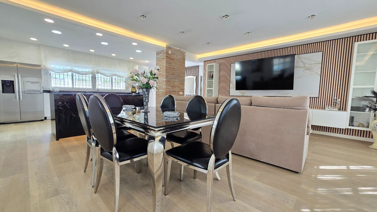 5 Bed Townhouse for sale in Torremolinos Costa Del Sol, Málaga, Spain