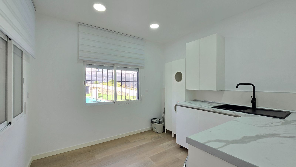 5 Bed Townhouse for sale in Torremolinos Costa Del Sol, Málaga, Spain