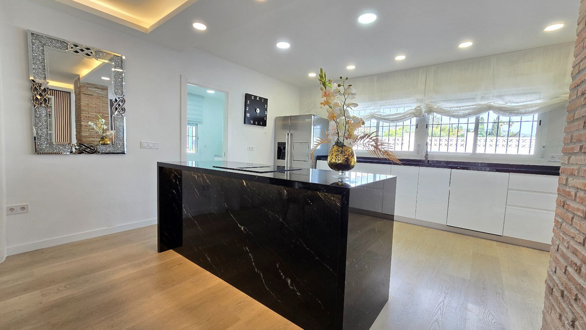 5 Bed Townhouse for sale in Torremolinos Costa Del Sol, Málaga, Spain