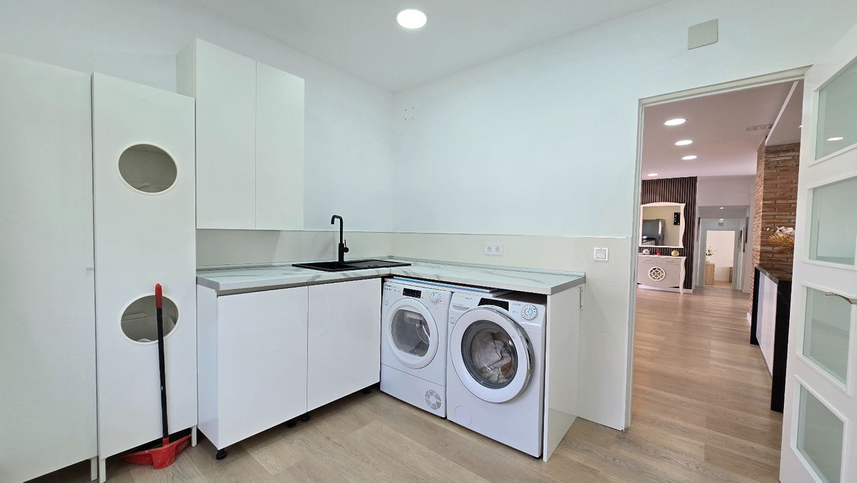 5 Bed Townhouse for sale in Torremolinos Costa Del Sol, Málaga, Spain