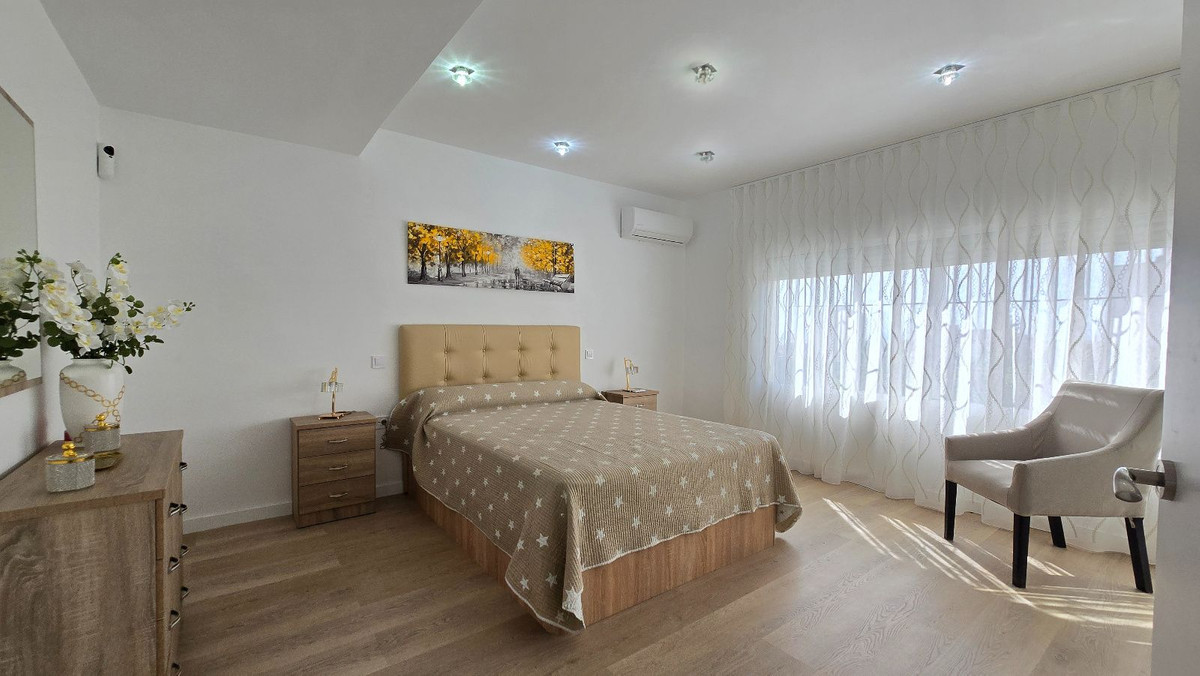 5 Bed Townhouse for sale in Torremolinos Costa Del Sol, Málaga, Spain