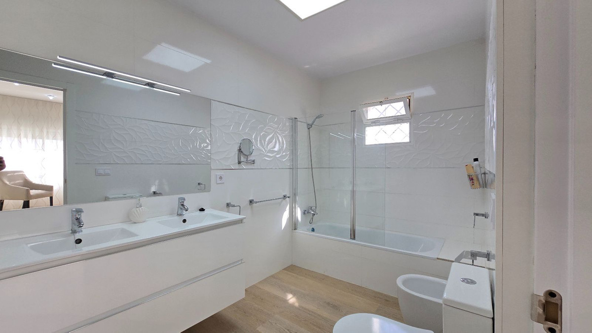 5 Bed Townhouse for sale in Torremolinos Costa Del Sol, Málaga, Spain