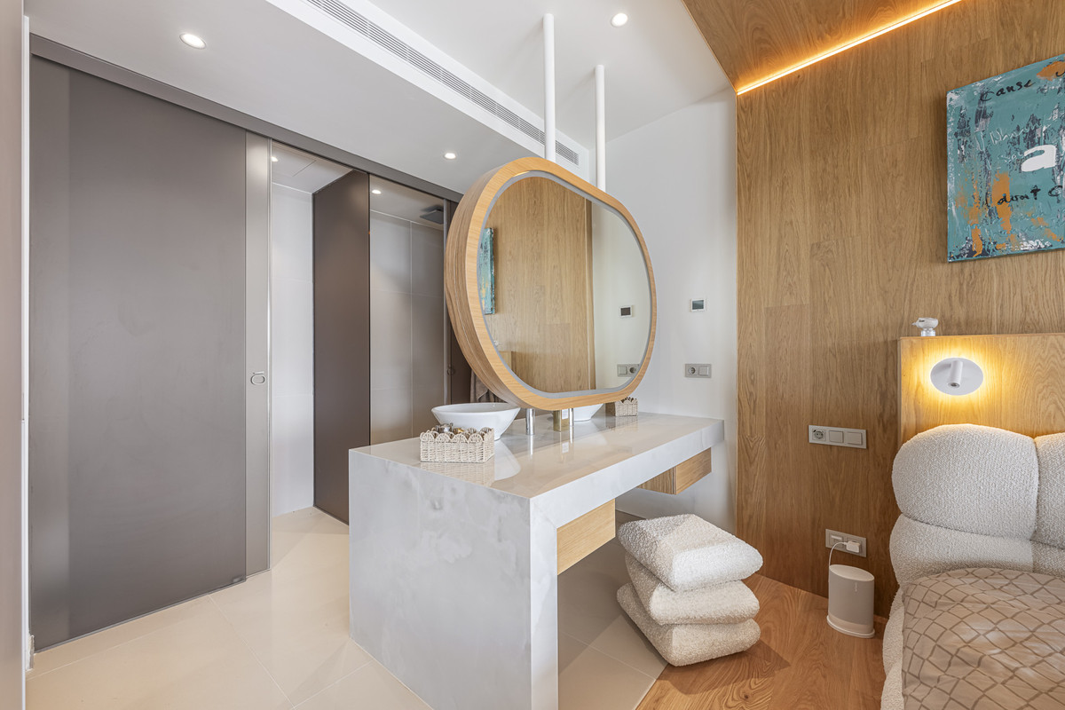 3 Bed Apartment for sale in Fuengirola Costa Del Sol, Málaga, Spain