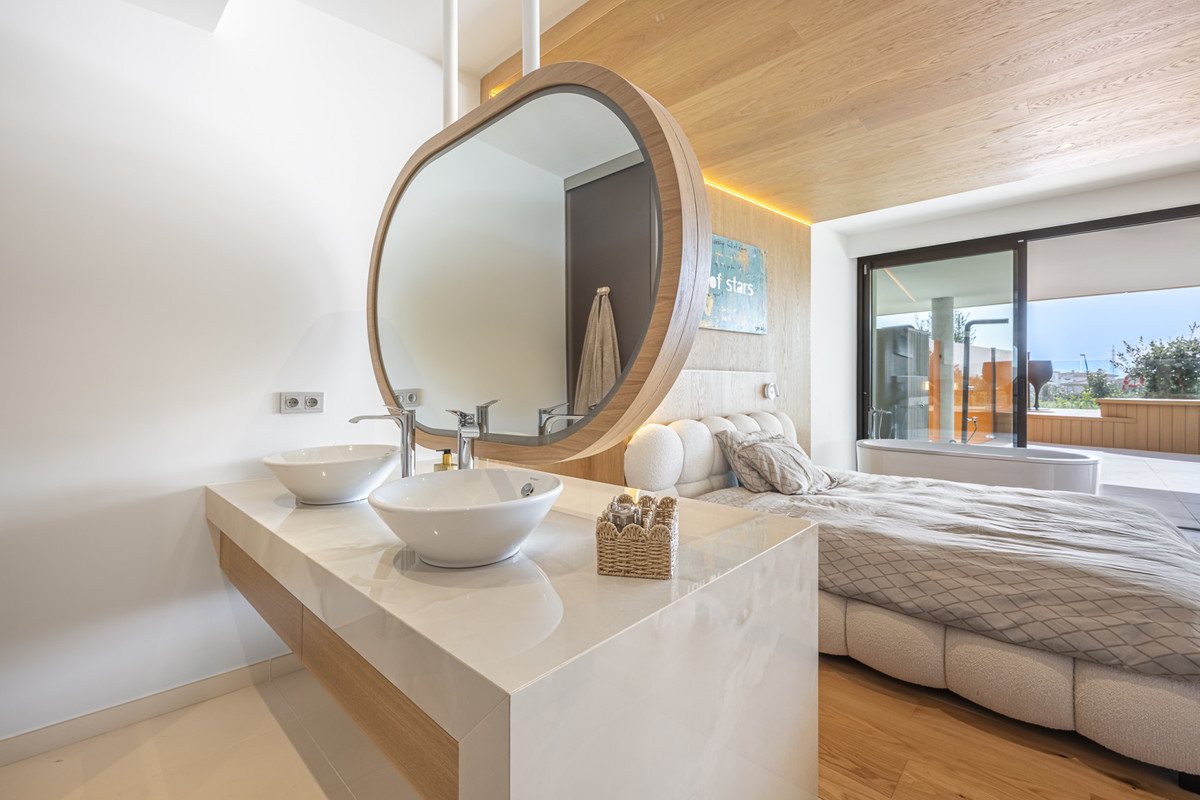 3 Bed Apartment for sale in Fuengirola Costa Del Sol, Málaga, Spain
