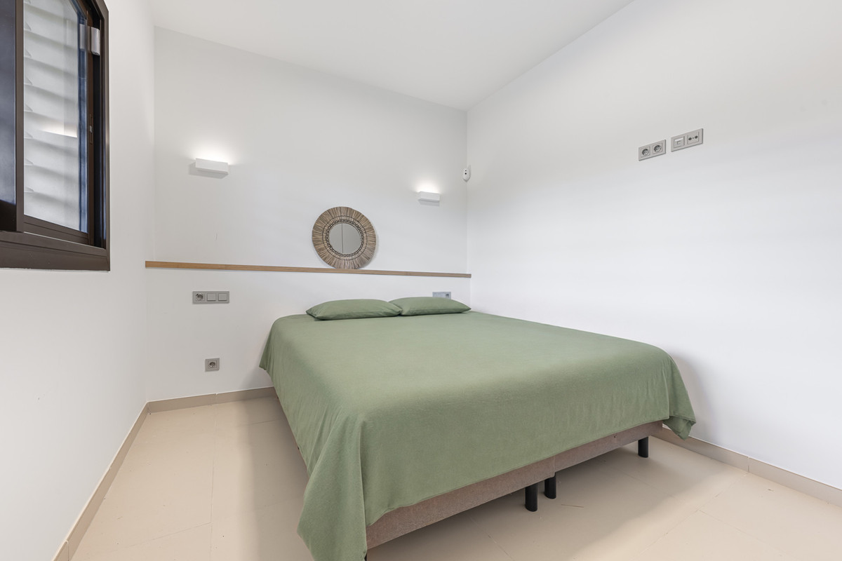 3 Bed Apartment for sale in Fuengirola Costa Del Sol, Málaga, Spain