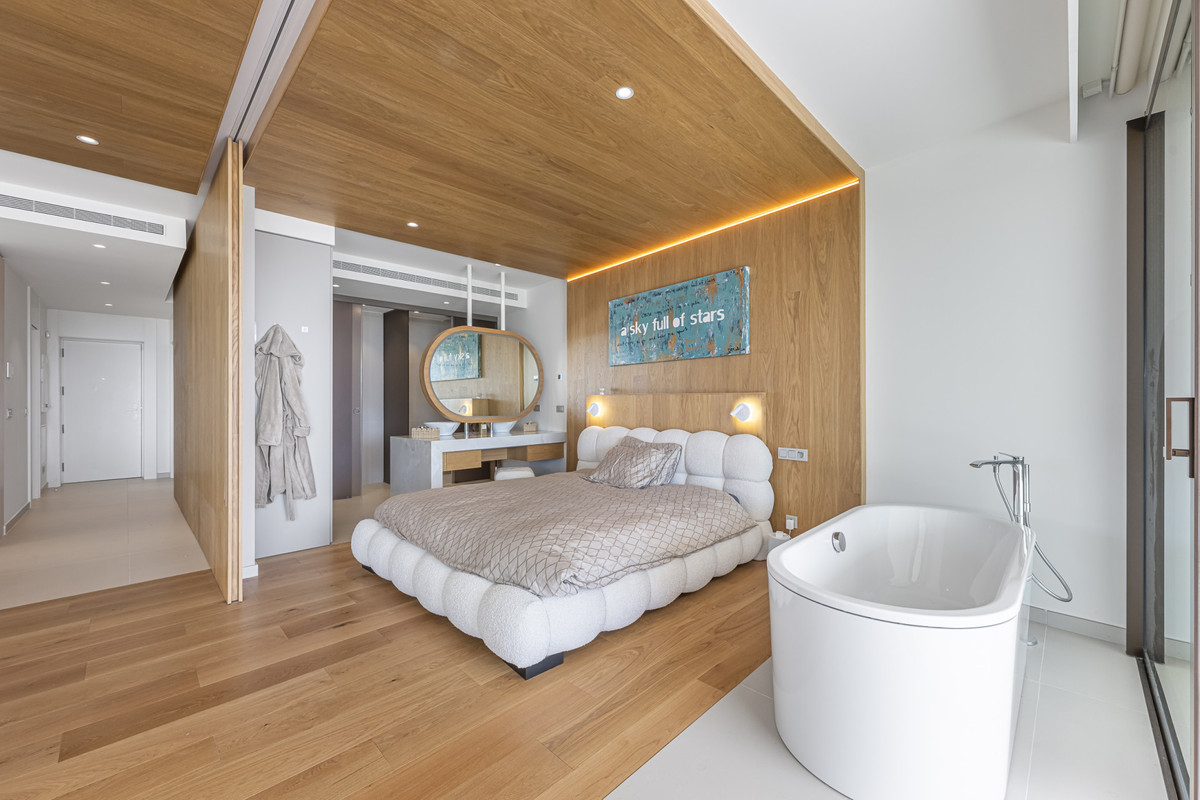 3 Bed Apartment for sale in Fuengirola Costa Del Sol, Málaga, Spain