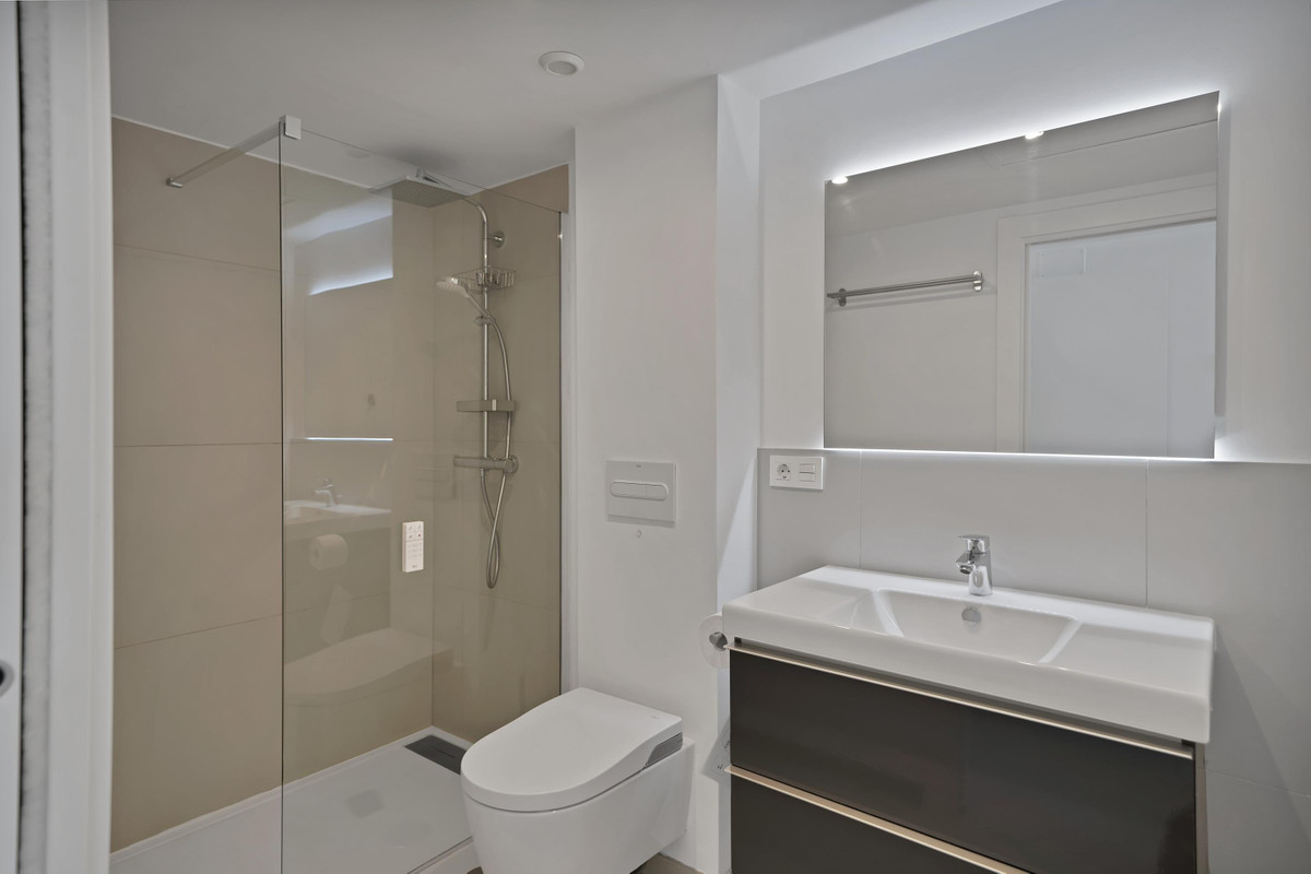 Se vende Apartamento Planta Baja de 2 dormitorios en Costa Del Sol, Málaga, España