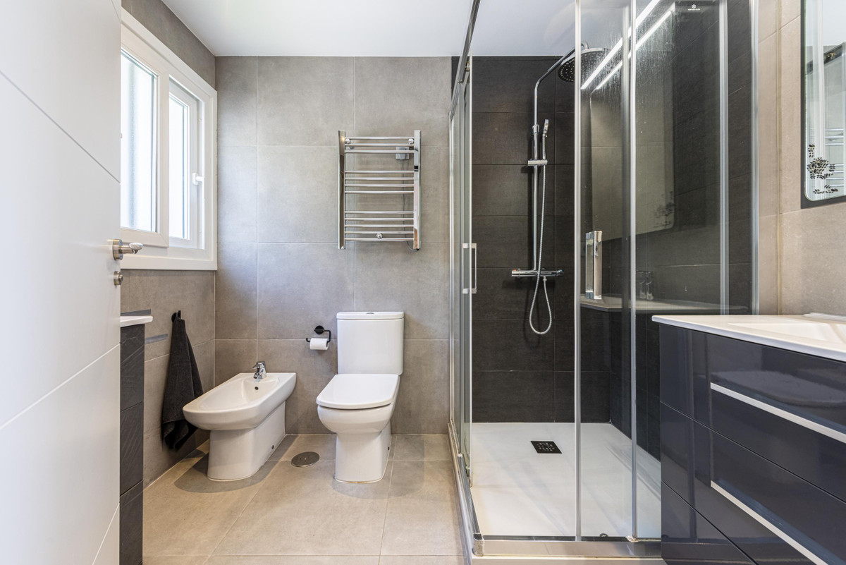 Se vende Apartamento Planta Media de 2 dormitorios en Costa Del Sol, Málaga, España