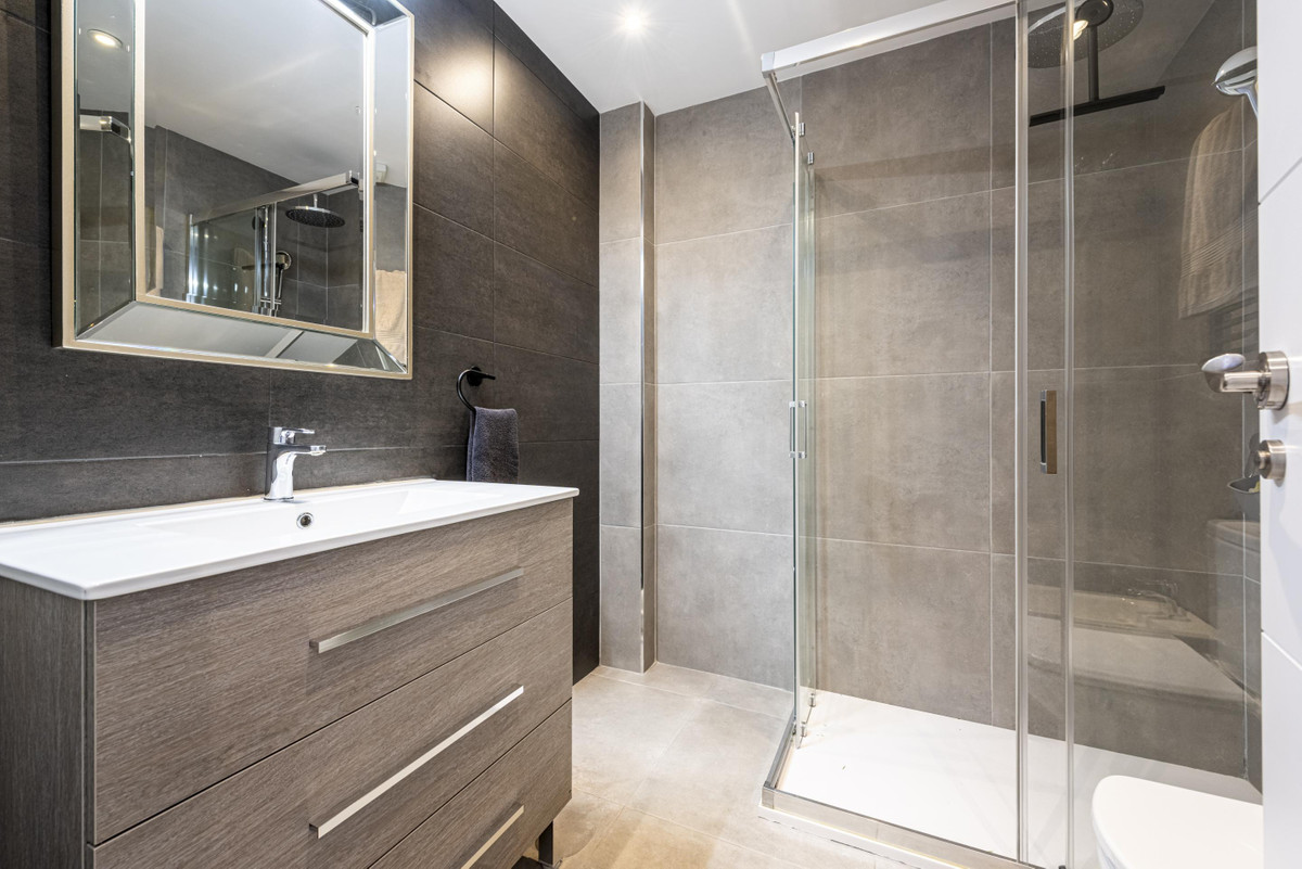 Se vende Apartamento Planta Media de 2 dormitorios en Costa Del Sol, Málaga, España