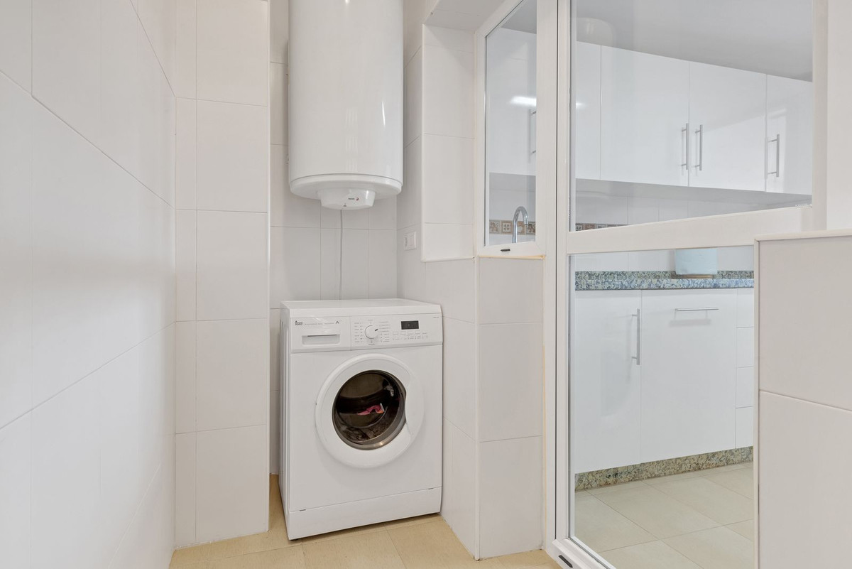 2 Bed Apartment for sale in Fuengirola Costa Del Sol, Málaga, Spain
