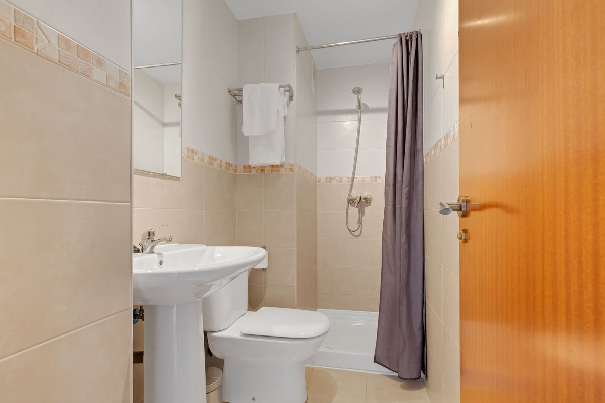2 Bed Apartment for sale in Fuengirola Costa Del Sol, Málaga, Spain