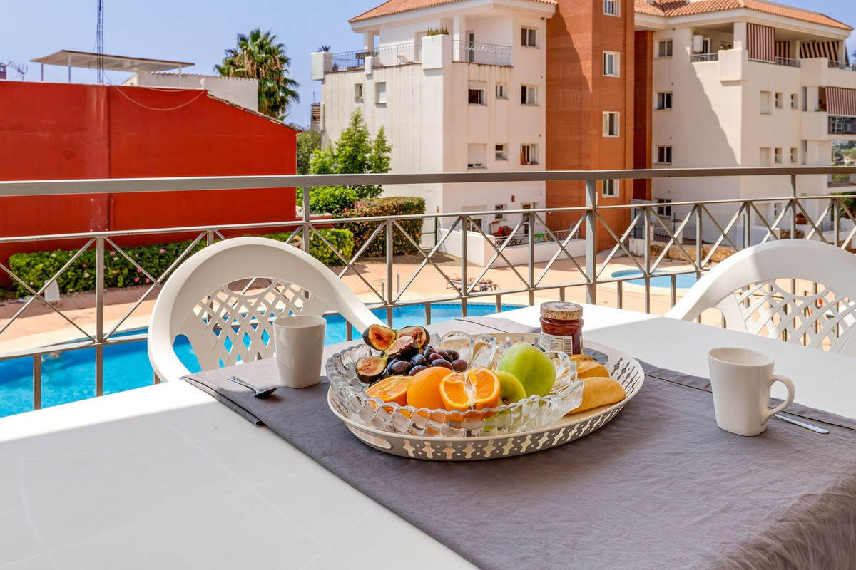 2 Bed Apartment for sale in Fuengirola Costa Del Sol, Málaga, Spain