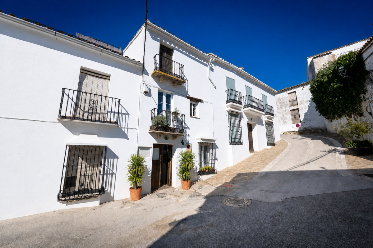 4 Bed Townhouse for sale in Gaucín Costa Del Sol, Málaga, Spain