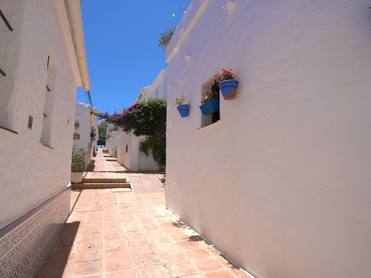 5 Bed Townhouse for sale in Torreblanca Costa Del Sol, Málaga, Spain