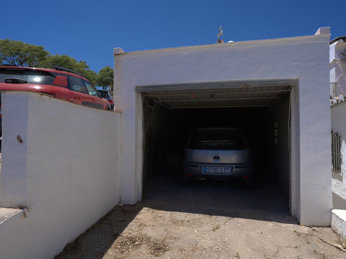 5 Bed Townhouse for sale in Torreblanca Costa Del Sol, Málaga, Spain