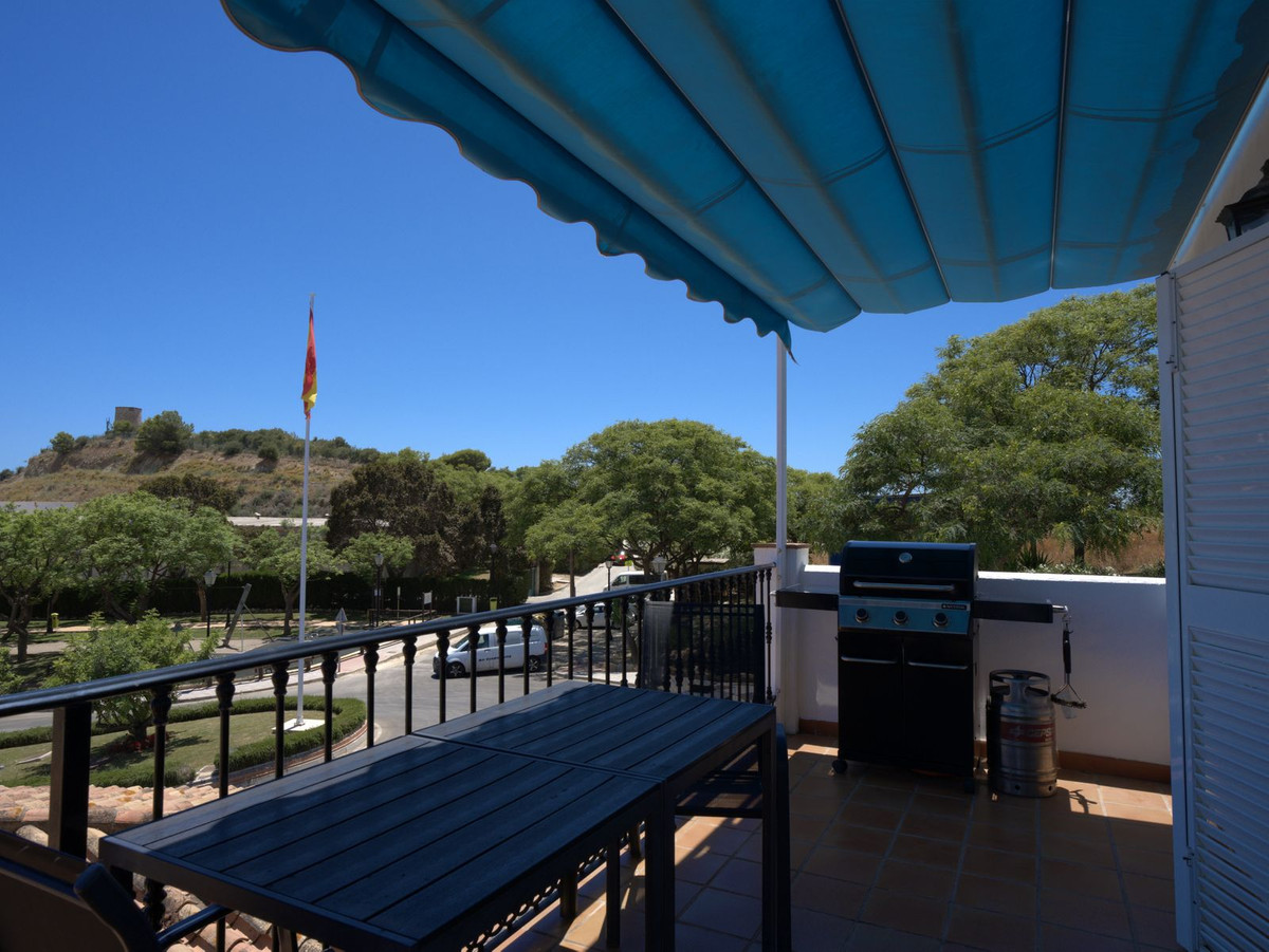 5 Bed Townhouse for sale in Torreblanca Costa Del Sol, Málaga, Spain
