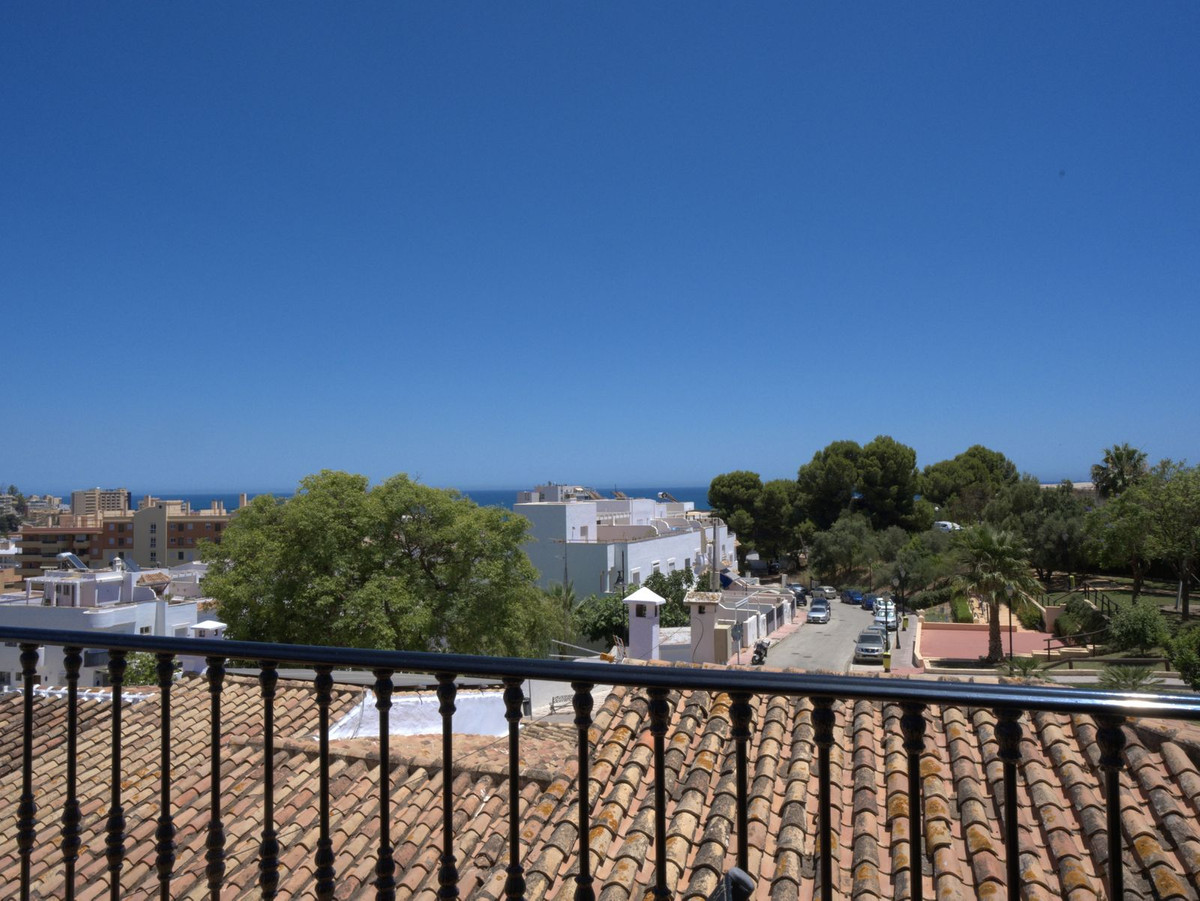 5 Bed Townhouse for sale in Torreblanca Costa Del Sol, Málaga, Spain