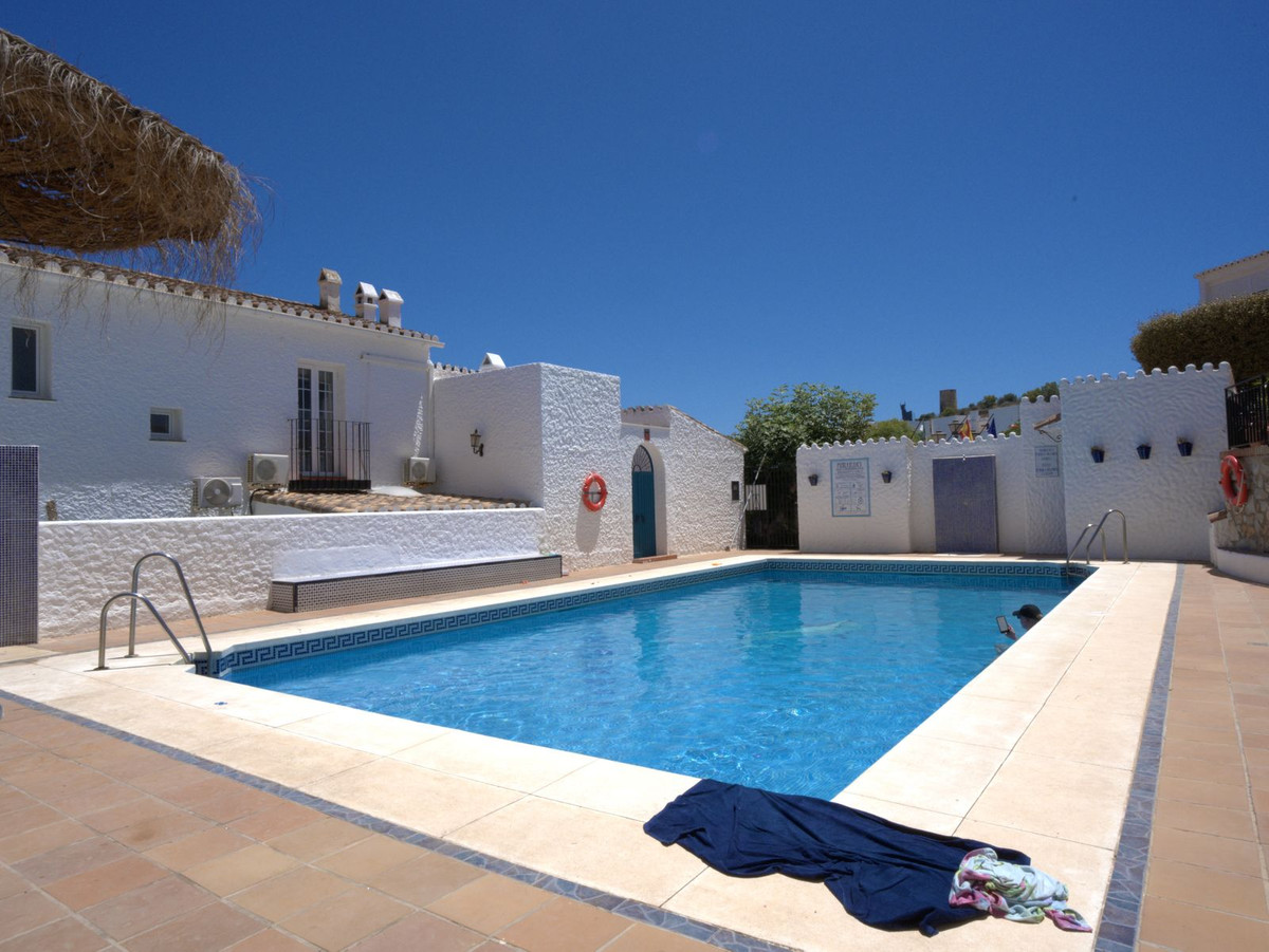 5 Bed Townhouse for sale in Torreblanca Costa Del Sol, Málaga, Spain