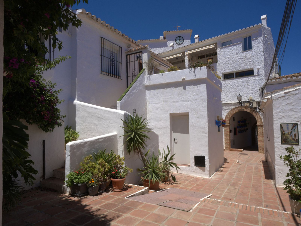 5 Bed Townhouse for sale in Torreblanca Costa Del Sol, Málaga, Spain