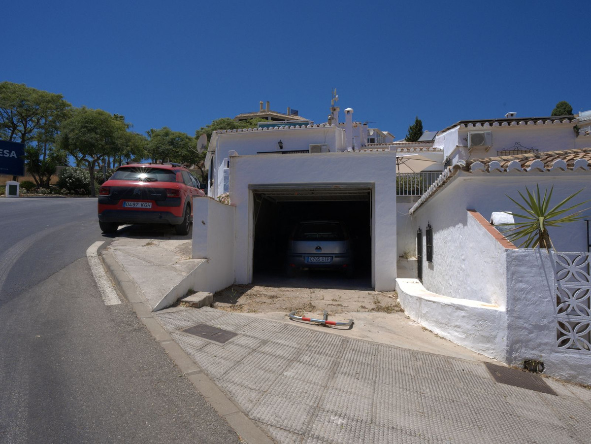 5 Bed Townhouse for sale in Torreblanca Costa Del Sol, Málaga, Spain