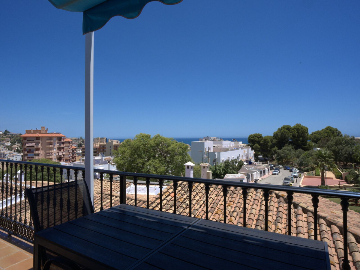 5 Bed Townhouse for sale in Torreblanca Costa Del Sol, Málaga, Spain