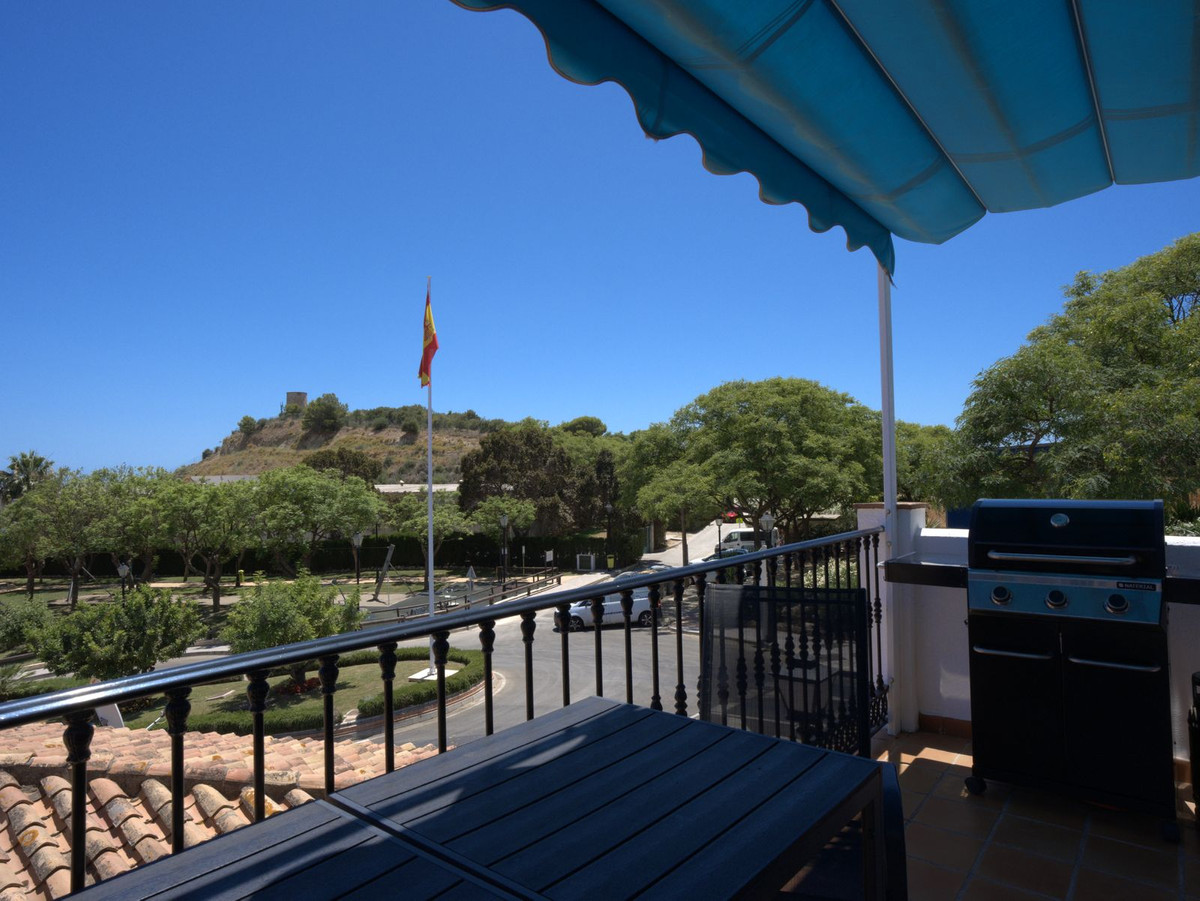 5 Bed Townhouse for sale in Torreblanca Costa Del Sol, Málaga, Spain