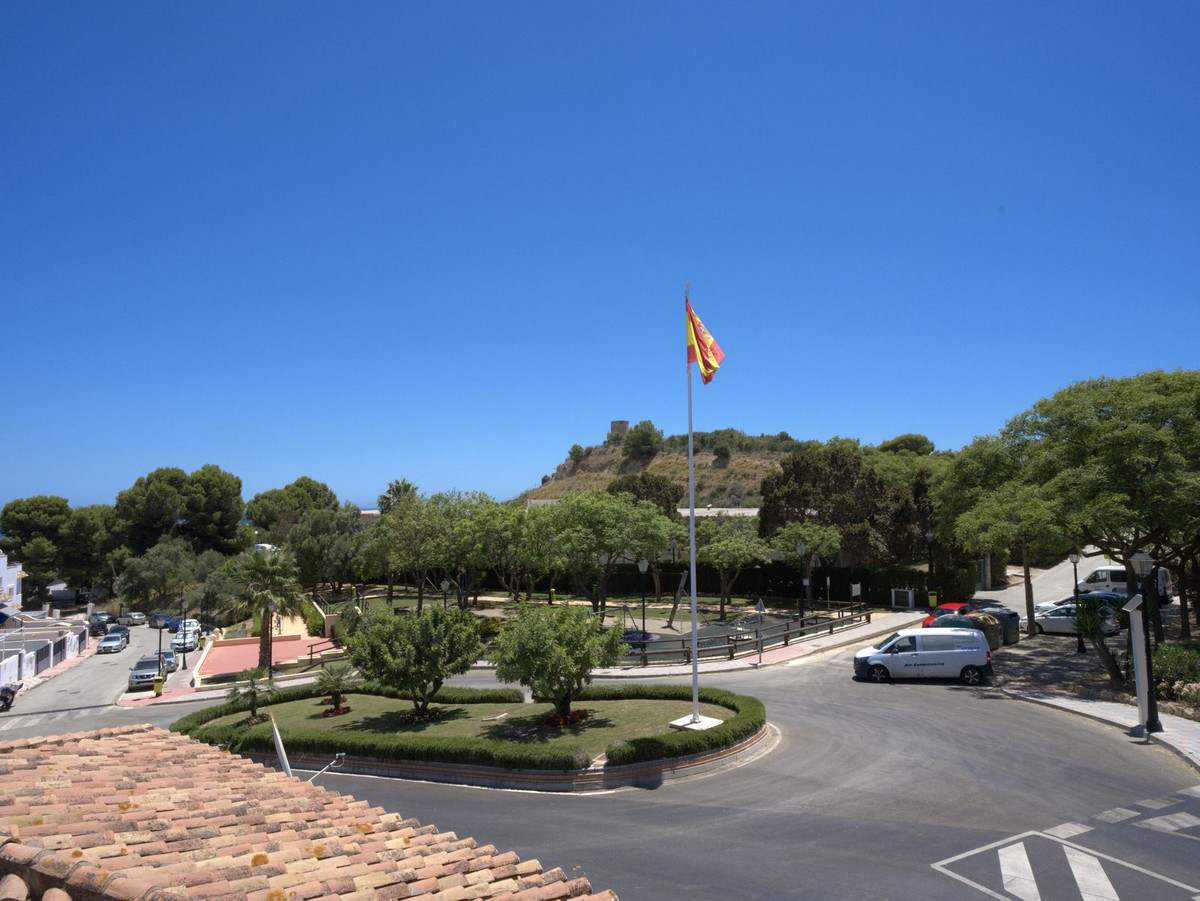 5 Bed Townhouse for sale in Torreblanca Costa Del Sol, Málaga, Spain