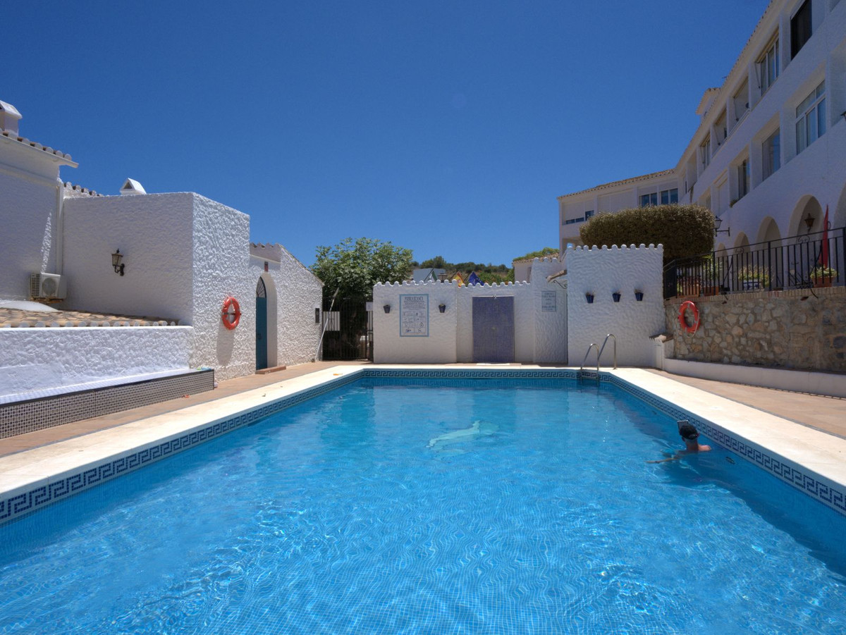 5 Bed Townhouse for sale in Torreblanca Costa Del Sol, Málaga, Spain