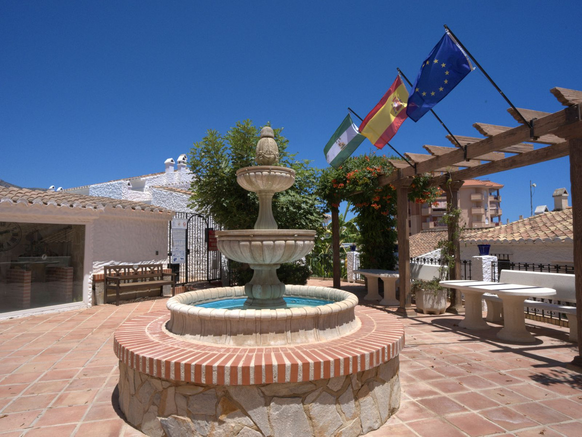 5 Bed Townhouse for sale in Torreblanca Costa Del Sol, Málaga, Spain