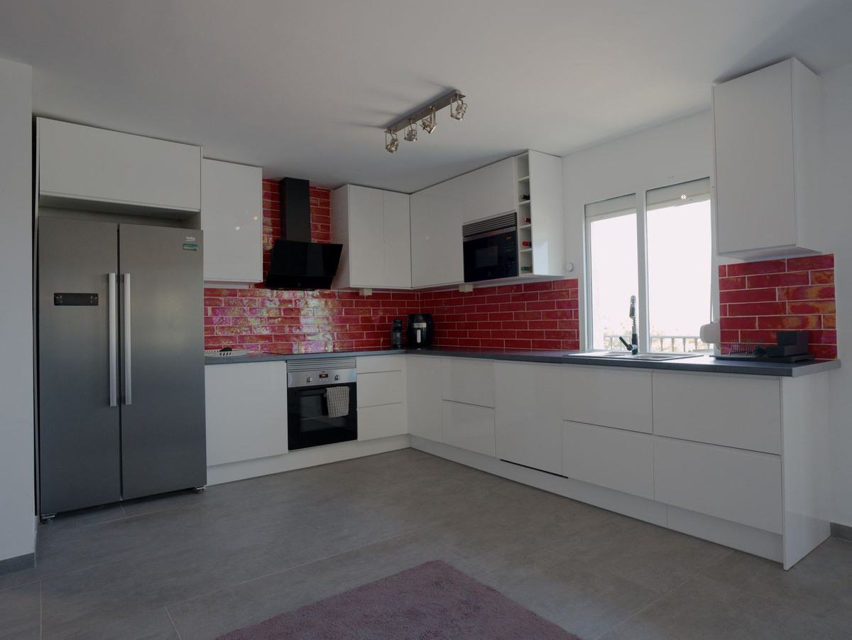 5 Bed Townhouse for sale in Torreblanca Costa Del Sol, Málaga, Spain