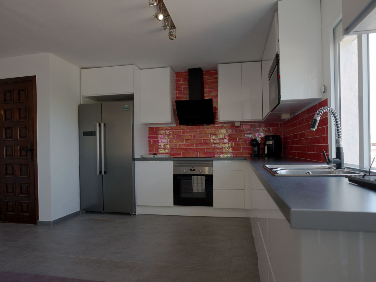5 Bed Townhouse for sale in Torreblanca Costa Del Sol, Málaga, Spain