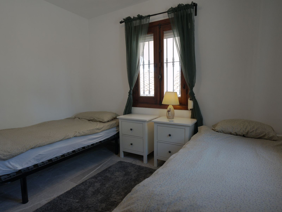 5 Bed Townhouse for sale in Torreblanca Costa Del Sol, Málaga, Spain