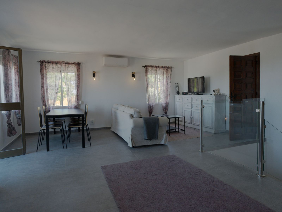 5 Bed Townhouse for sale in Torreblanca Costa Del Sol, Málaga, Spain