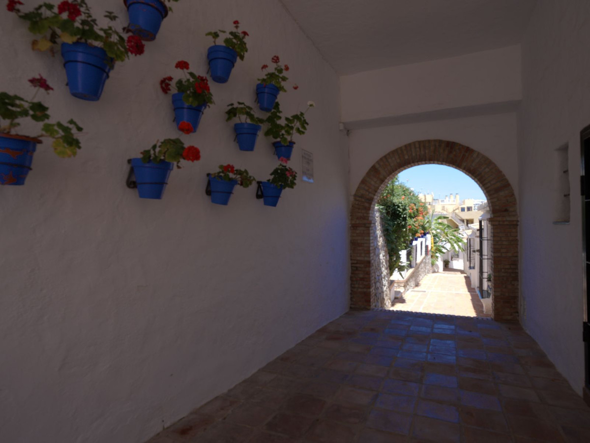 5 Bed Townhouse for sale in Torreblanca Costa Del Sol, Málaga, Spain