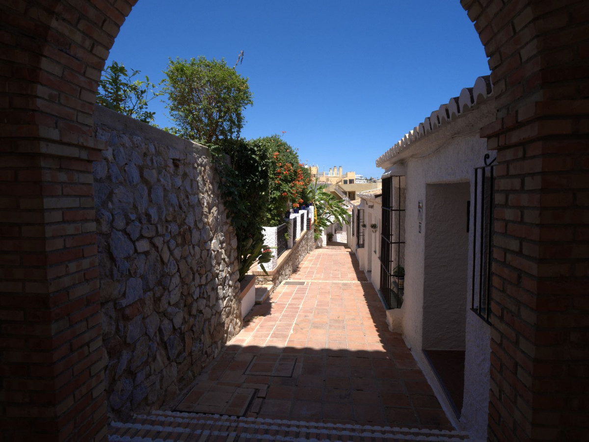5 Bed Townhouse for sale in Torreblanca Costa Del Sol, Málaga, Spain