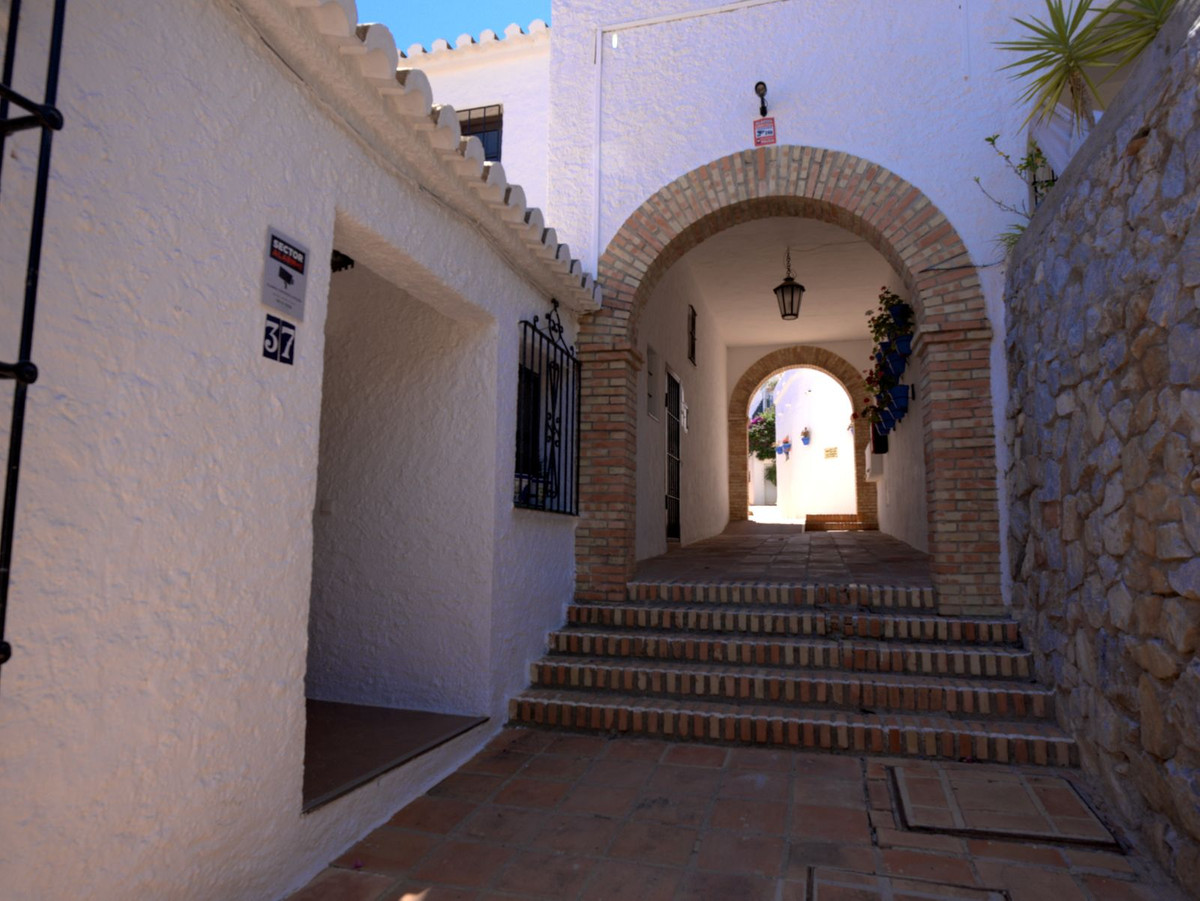 5 Bed Townhouse for sale in Torreblanca Costa Del Sol, Málaga, Spain