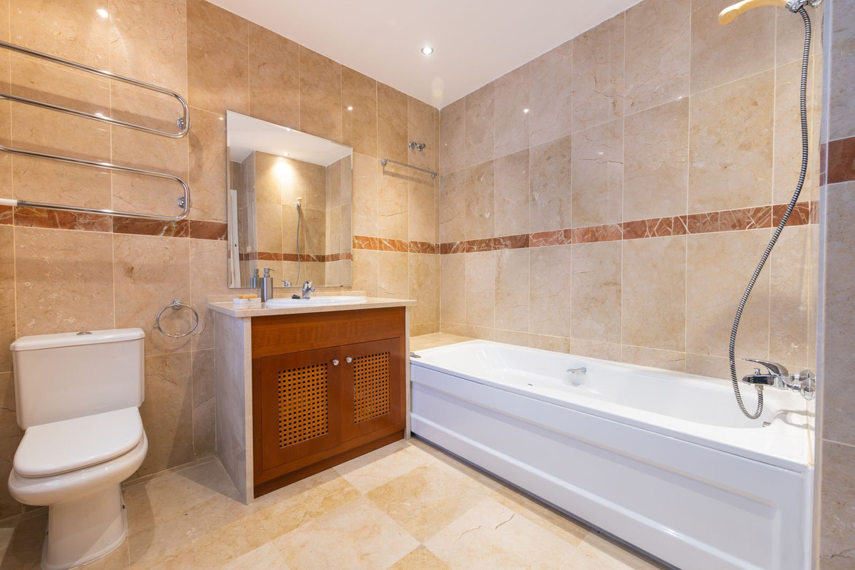 4 Bed Townhouse for sale in Lauro Golf Costa Del Sol, Málaga, Spain