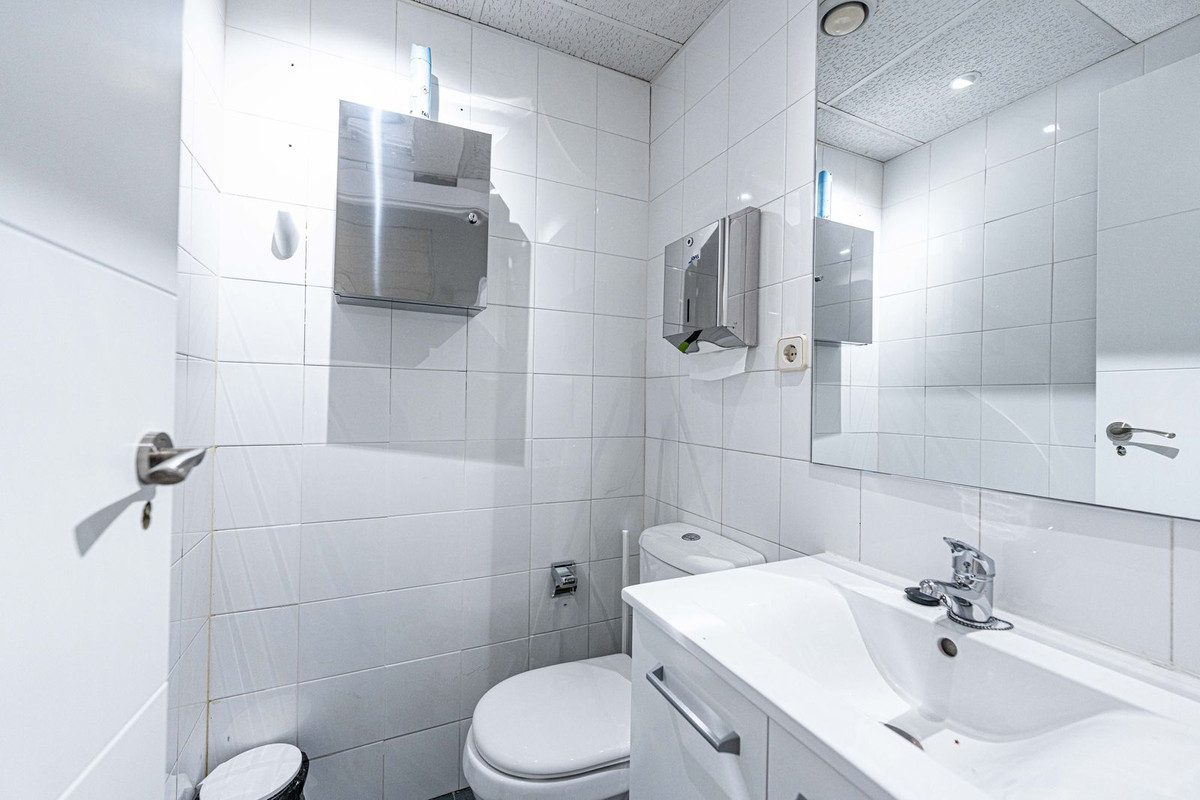 Commercial unit for sale in Marbella Costa Del Sol, Málaga, Spain