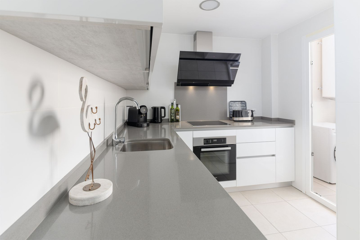 4 Bed Apartment for sale in Nueva Andalucía Costa Del Sol, Málaga, Spain