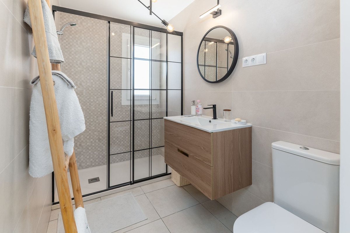 4 Bed Apartment for sale in Nueva Andalucía Costa Del Sol, Málaga, Spain