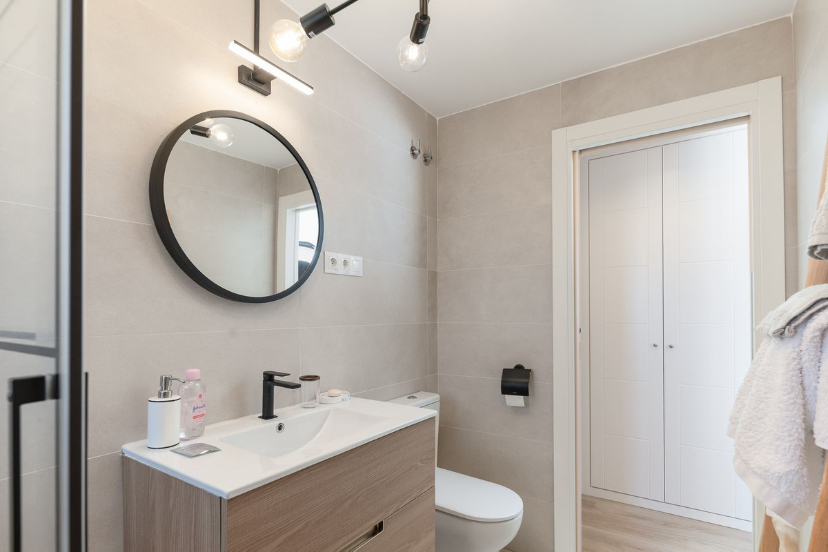 4 Bed Apartment for sale in Nueva Andalucía Costa Del Sol, Málaga, Spain