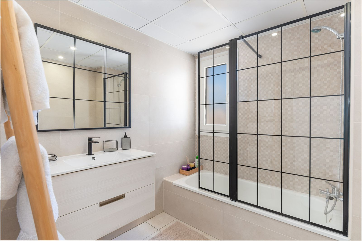 4 Bed Apartment for sale in Nueva Andalucía Costa Del Sol, Málaga, Spain