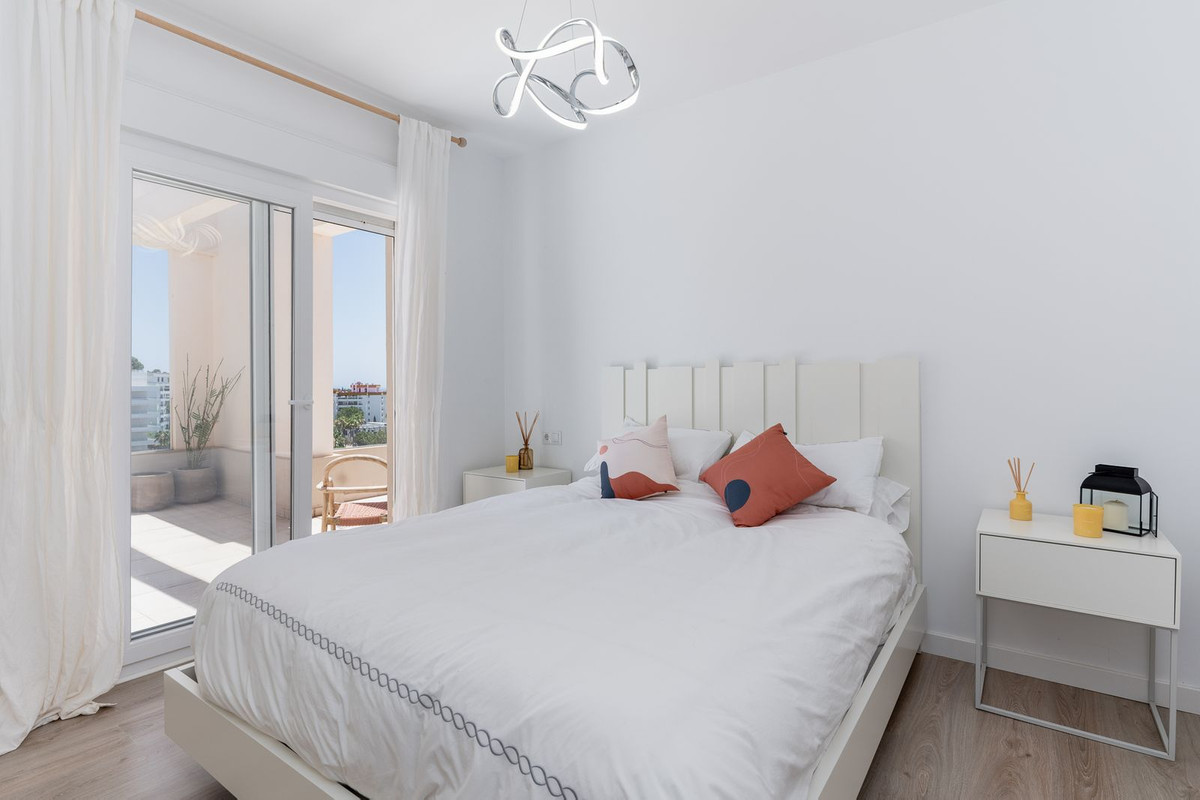 4 Bed Apartment for sale in Nueva Andalucía Costa Del Sol, Málaga, Spain