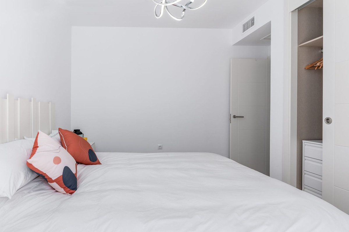 4 Bed Apartment for sale in Nueva Andalucía Costa Del Sol, Málaga, Spain